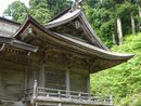 大神山神社奥宮本殿は石垣の上に建てられやや高所に位置しています
