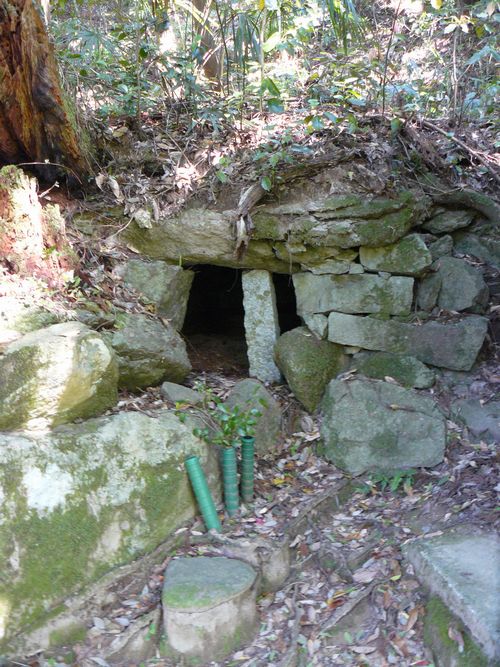 �V��̐ΏM�Õ�