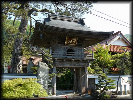 �ω����������ʂɐ݂���ꂽ�R��i�O��j���B�e�����摜